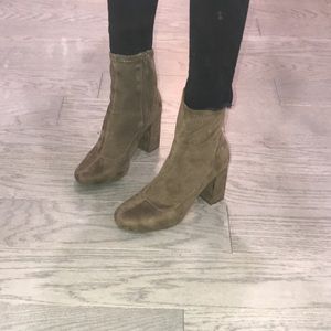 NWOT Brown/Taupe Light Brown booties